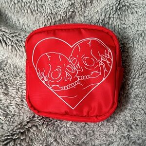 Skull pouch